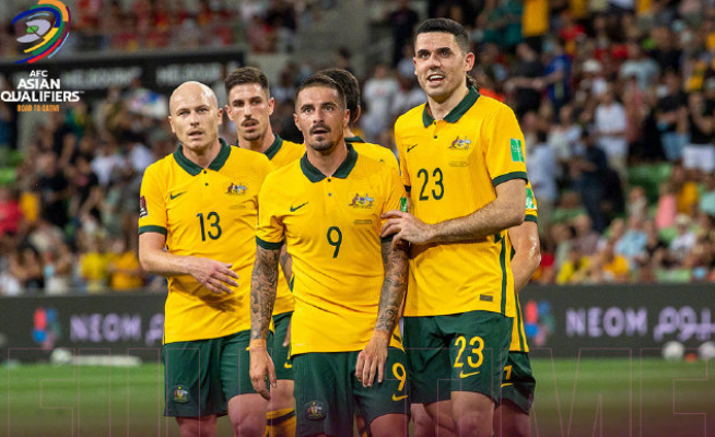 特立独行！澳大利亚球队领跑积分榜的简单介绍